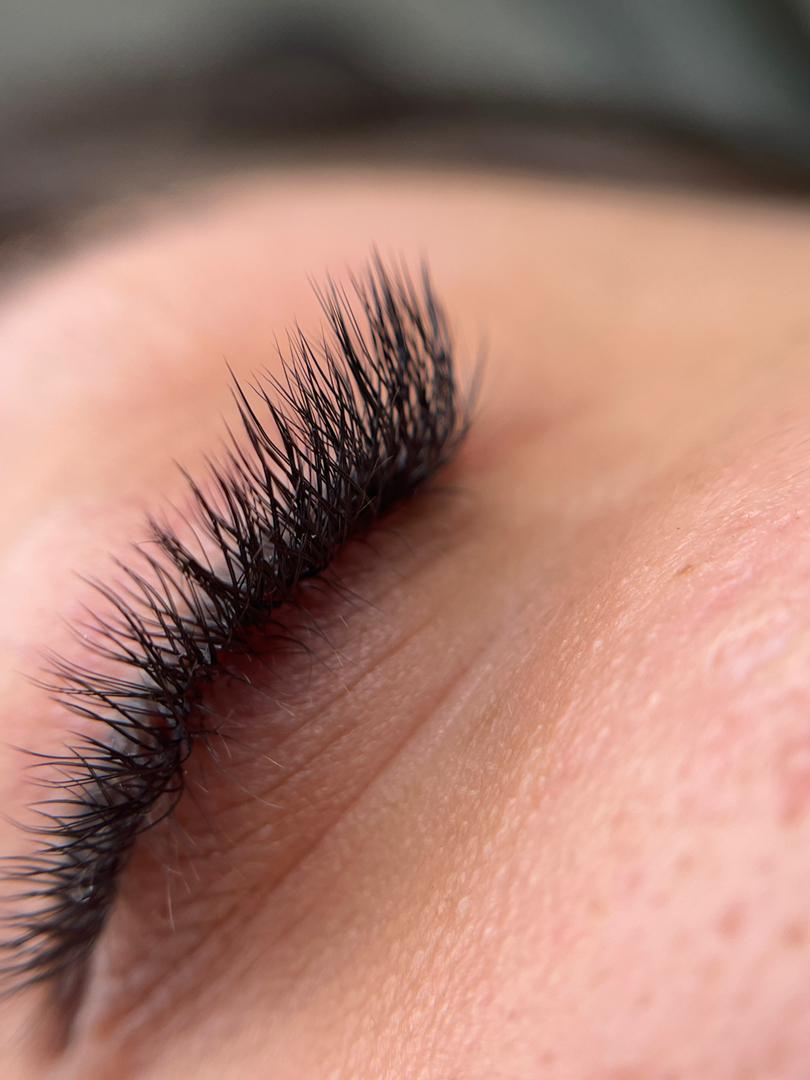 اکستنشن و لیفت مژه